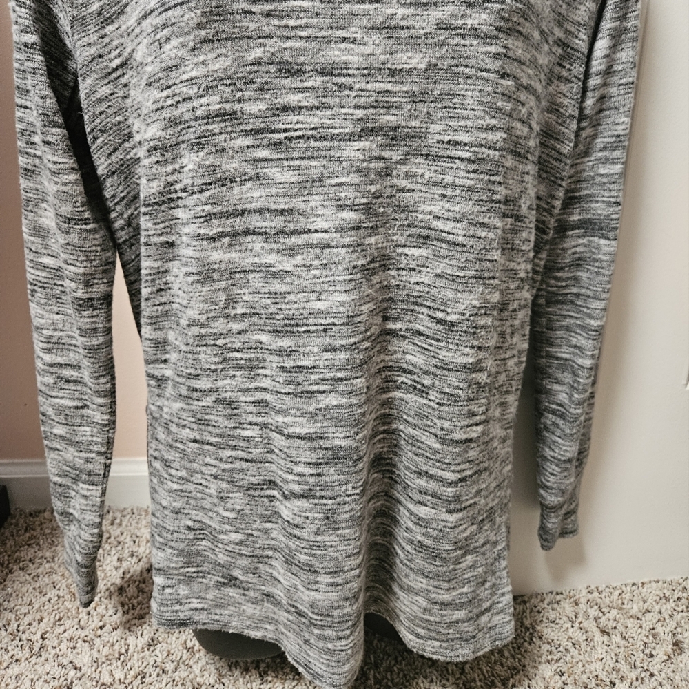 New York & Company Gray Knit Lightweight Sweater - Picture 3 of 10